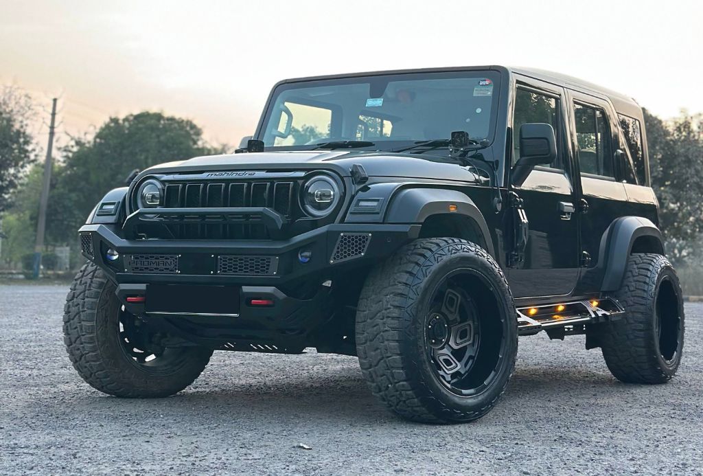 Thar Roxx - Proman Side steps with Lights