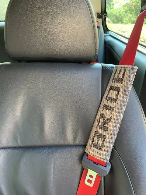 BRIDE Car Seat Belt Shoulder Pads