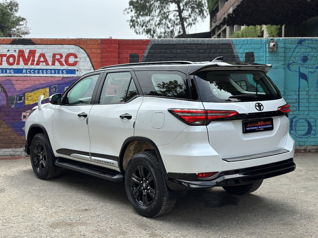 Toyota Fortuner Leader Kit Abs Plastic