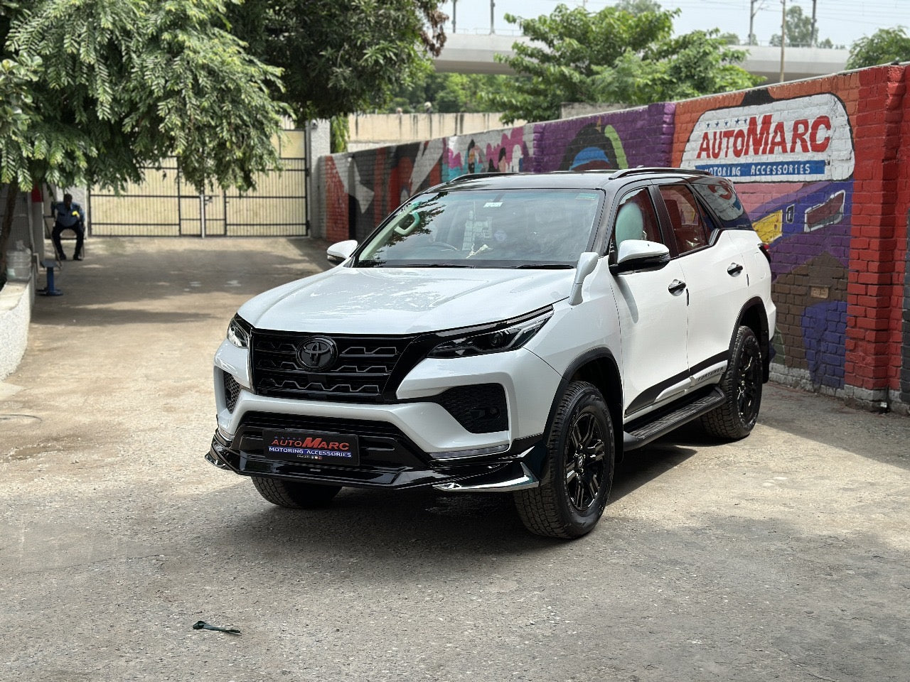 Toyota Fortuner Leader Kit Abs Plastic