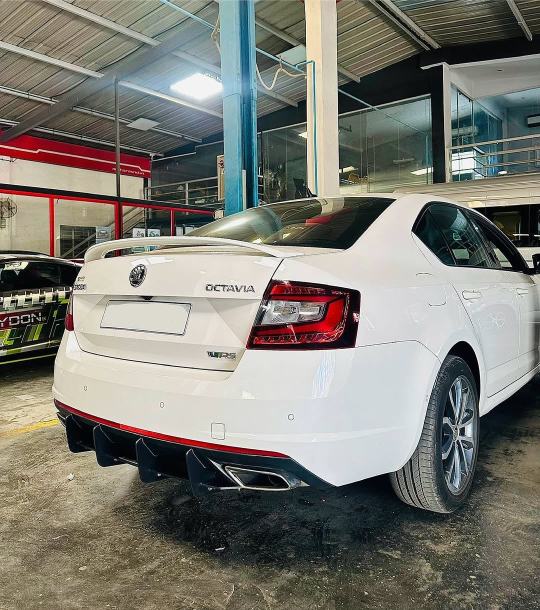 DIFFUSER IN SKODA LAURA L&K | DIY | GLOSSY BLACK
