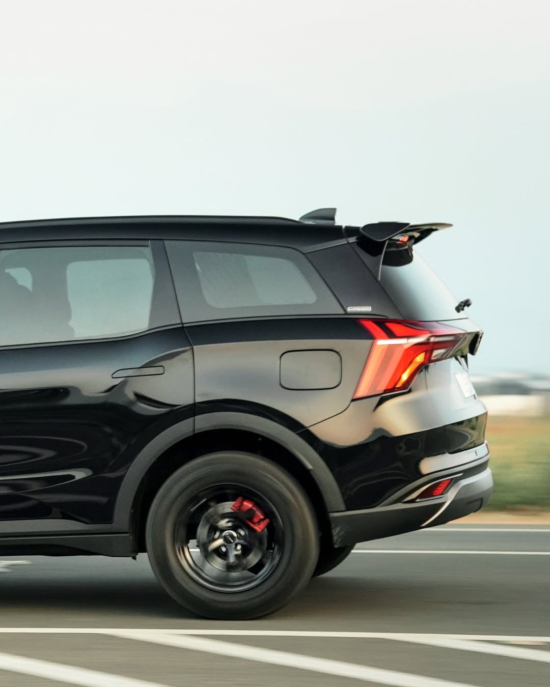XUV 700 SPOILER |