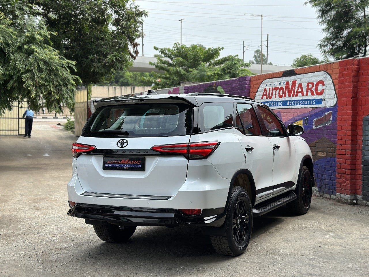 Toyota Fortuner Leader Kit Abs Plastic