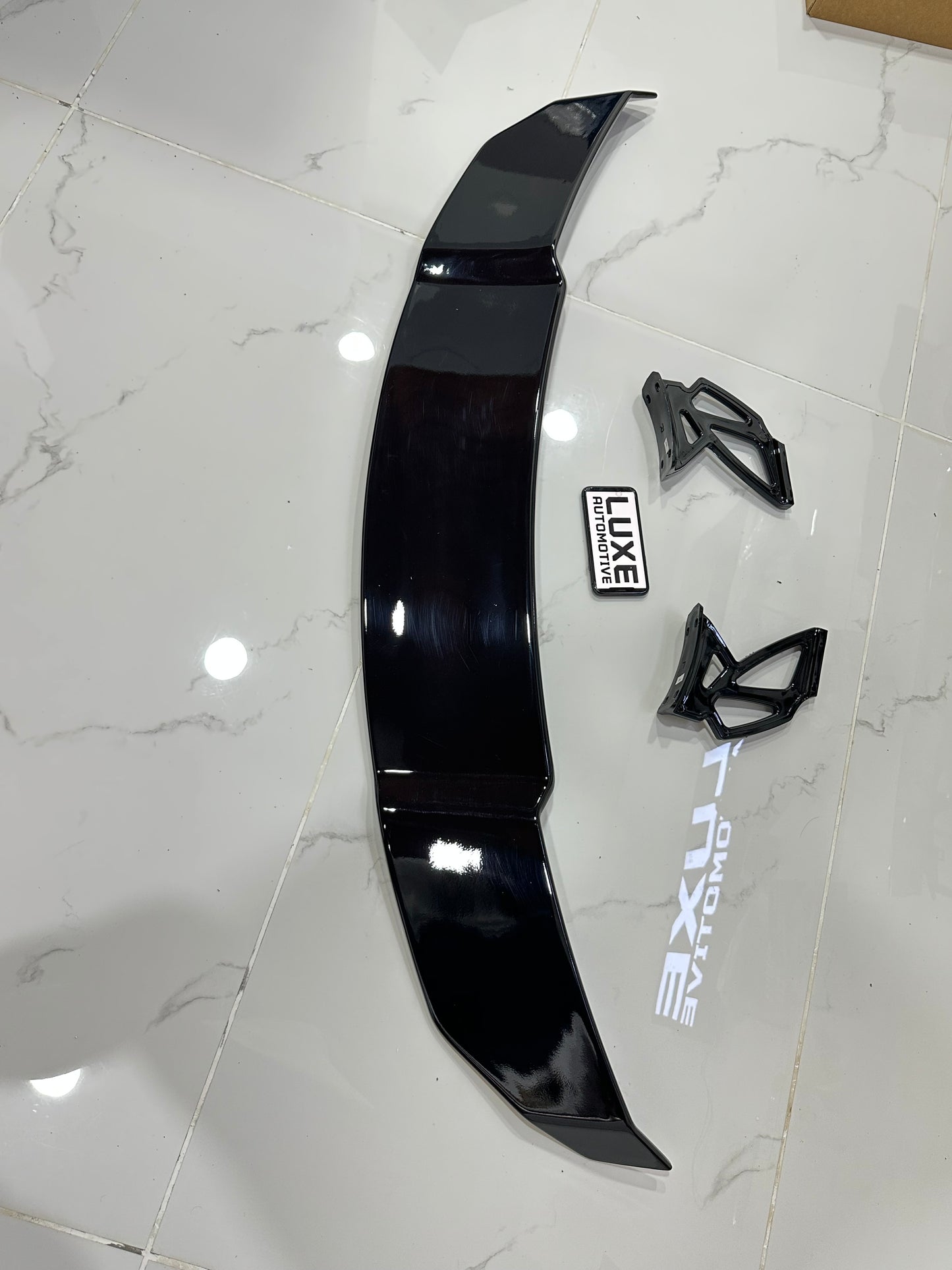 1) BMW Style Wing Sedan Spoiler