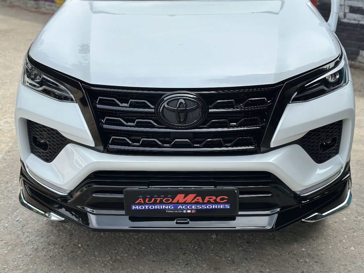 Toyota Fortuner Leader Kit Abs Plastic