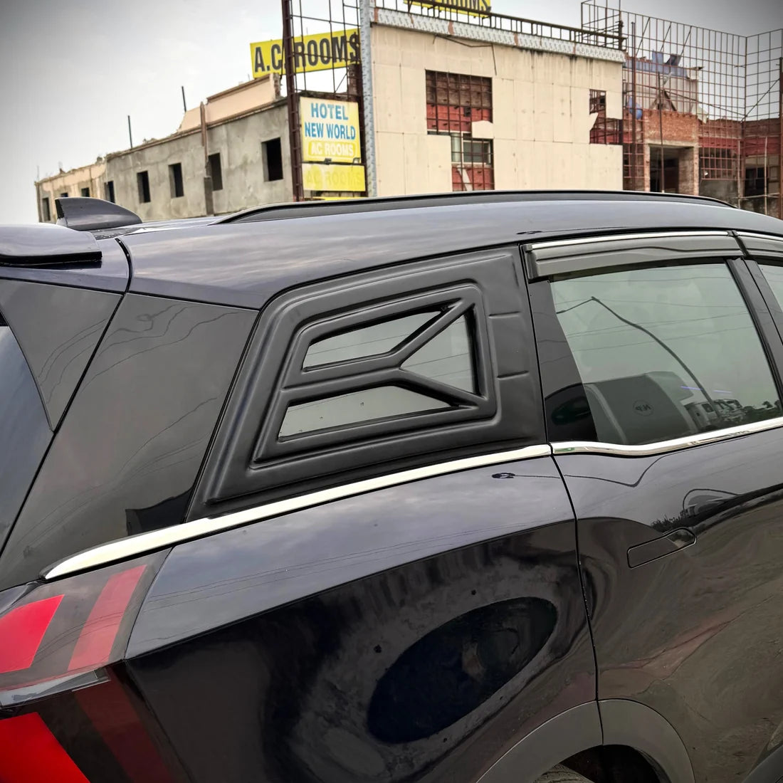 Louver Cover for Mahindra XUV700