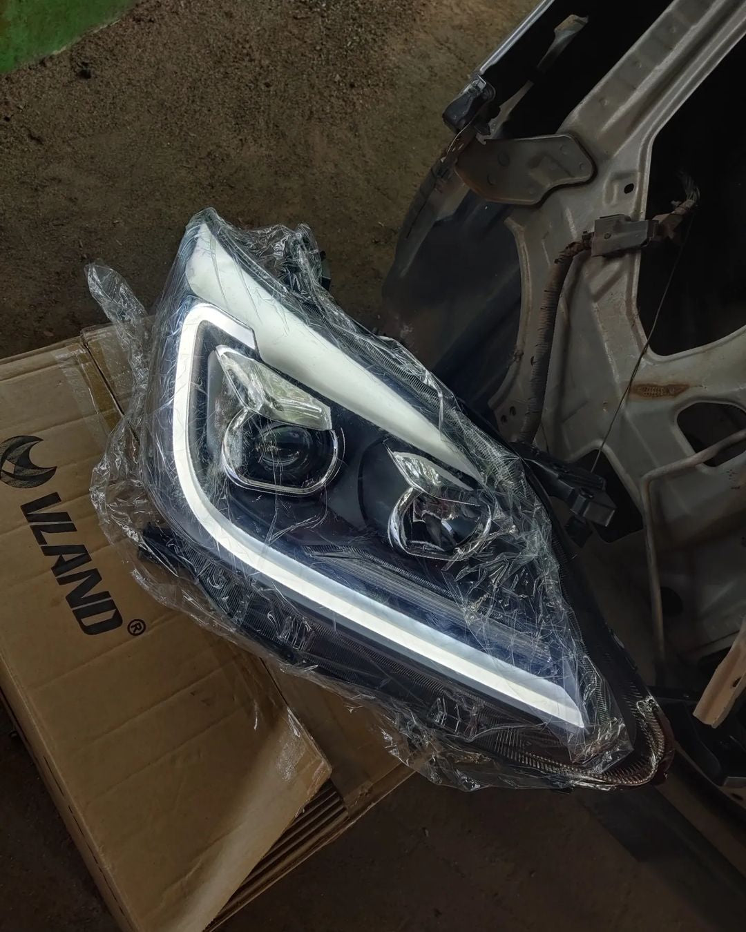 11-15 Toyota Innova 1th Gen, 2th Facelift Vland Projector HeadLights Black