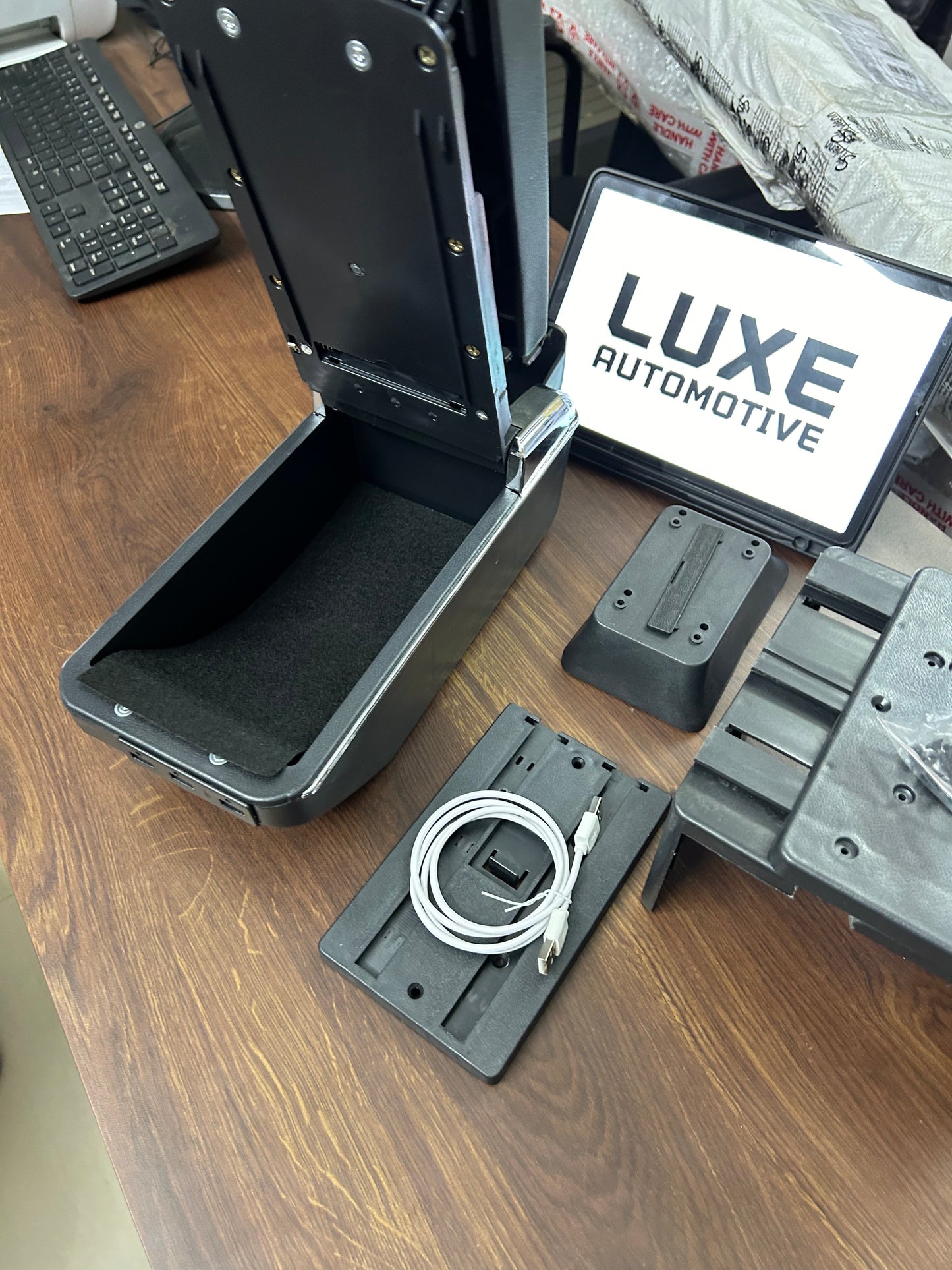 UNIVERSAL Armrest with USB Mobile Charging Ports